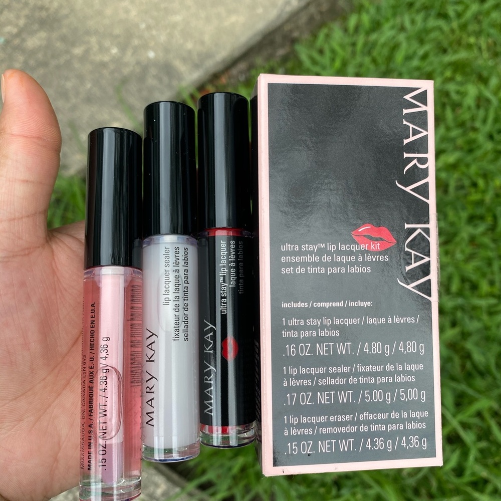Ultra stay lip kit (red or burgundy)